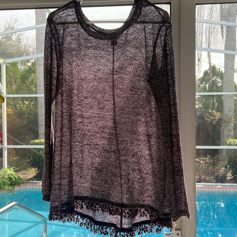 Long sleeve top very thin and comfy material.